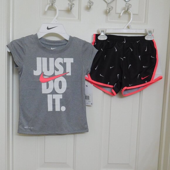 NWT Girls 2pc Nike Just Do It Swoosh Logo Top & Print Shorts sz 3t or 4t - Picture 1 of 2